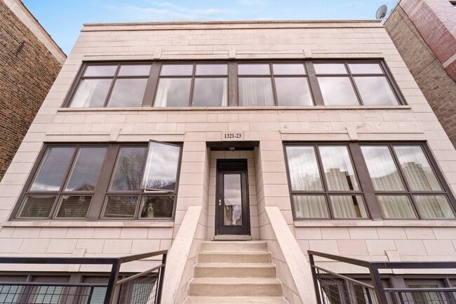 Building Photo - 1321 N Bosworth Ave Unit 2N