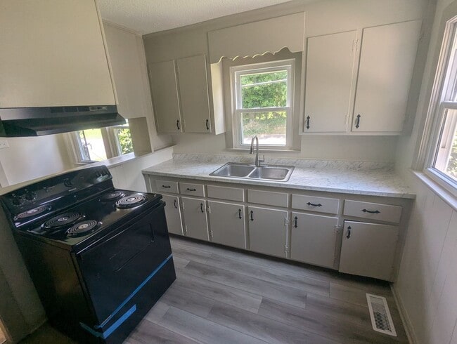 Photo - Remodeled 2 Bed 1 Bath Home Convenient Location