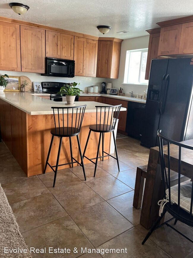 Photo - 3 br, 2.5 bath House - 585 N 2425 W