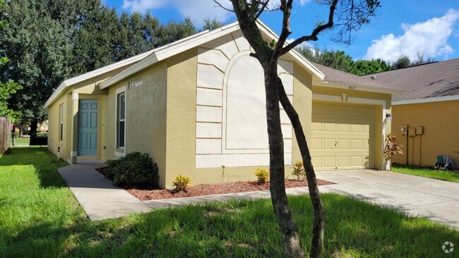 Building Photo - Remodeled 4 Bedroom 2 Bath Home