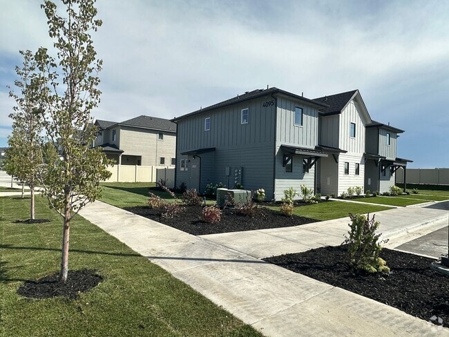 Building Photo - 4095 S Lone Pne Wy Unit E 101 Rental