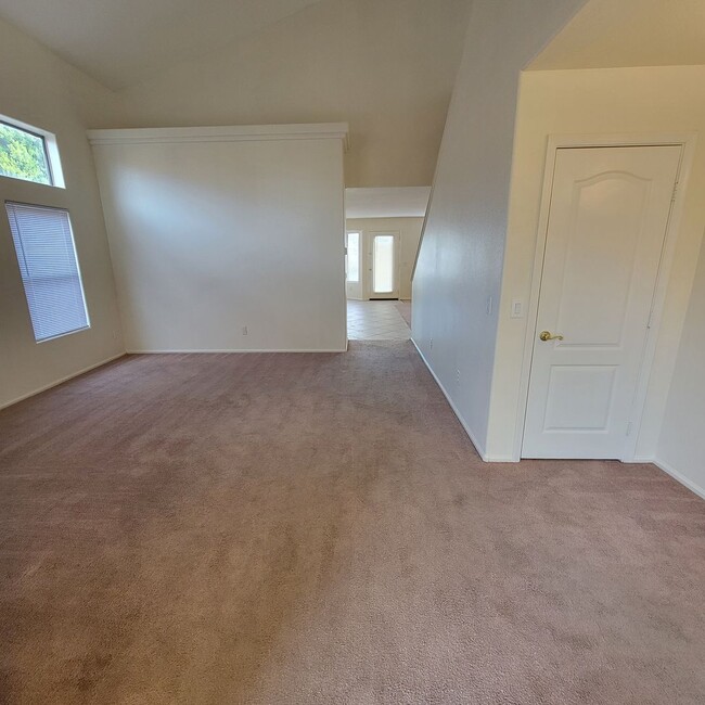 Photo - Large 4 Bedroom Lake Front Property on Premium Cul-De-Sac Lot