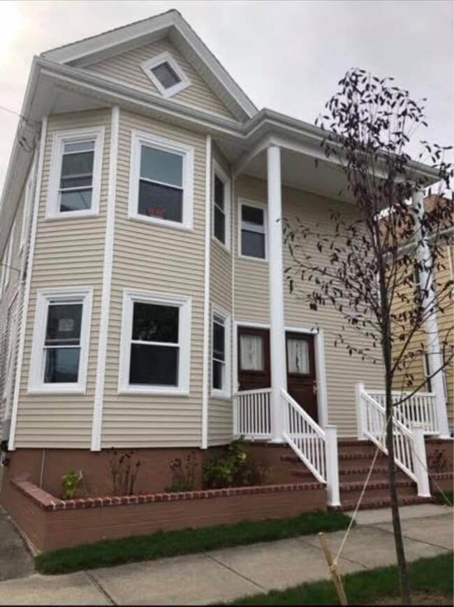 Building Photo - 338 Shaw St Unit 1st Floor