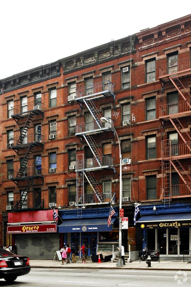 Photo - 747 Ninth Ave