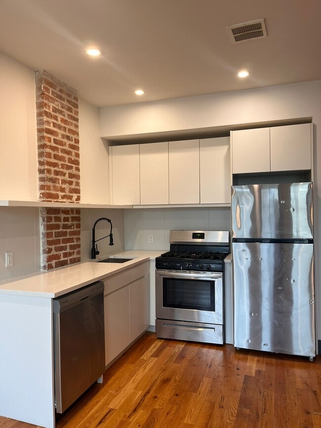 Building Photo - 568 Communipaw Ave Unit 206