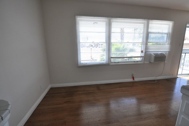 Photo - 10924 Camarillo St Unidad 06