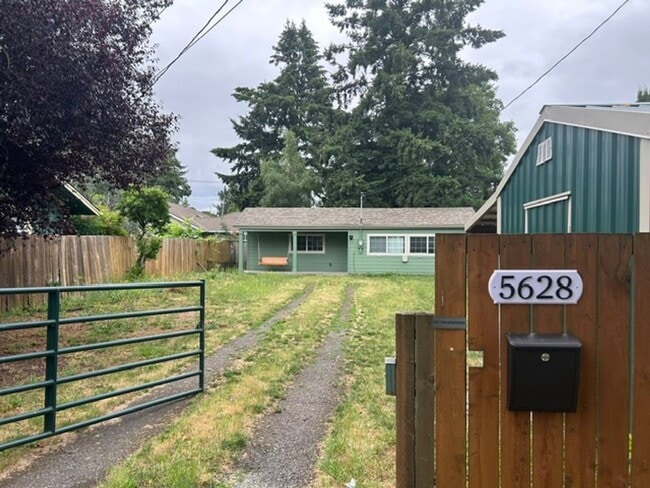 Photo - SE Portland: Charming 1-bedroom, 1-bath cottage near Woodstock Blvd