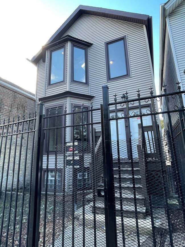 Photo - 1644 N California Ave Apartment Unit 1