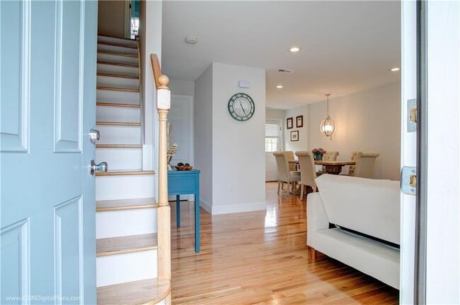 Photo - 56 Mariner Way