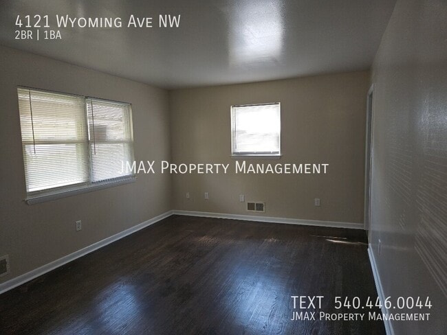 4121 Wyoming Ave NW