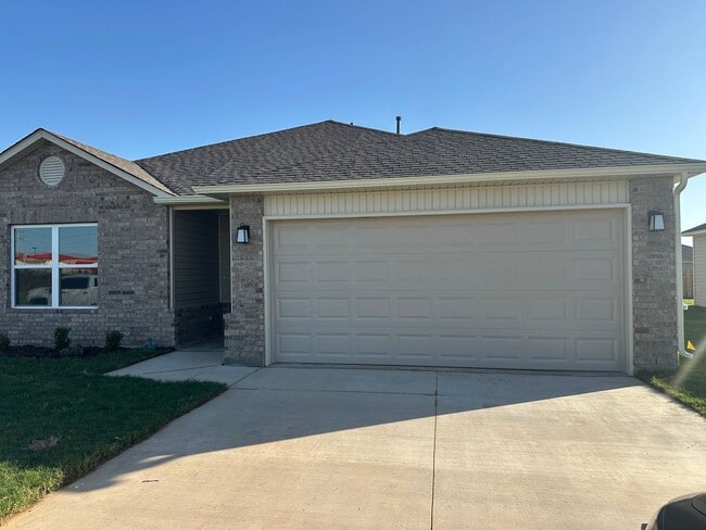 Building Photo - Brand-new 3 bedroom, 2 bath home located i...