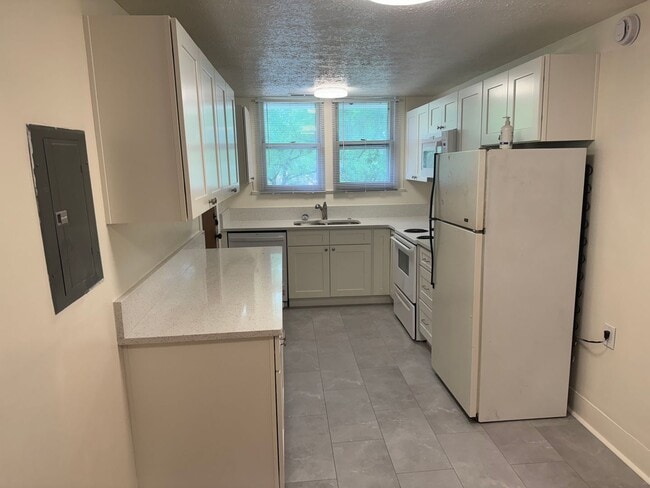 Photo - CHARMING 1 BEDROOM APT NEAR THE LOVELY MAR...