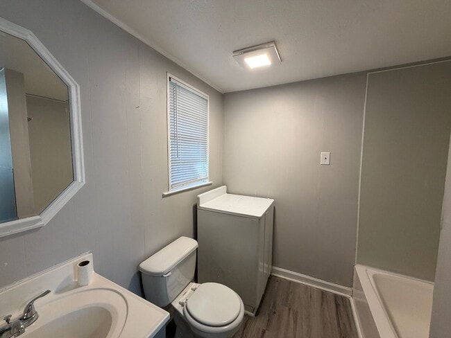 Photo - 132 Heather Ln NW