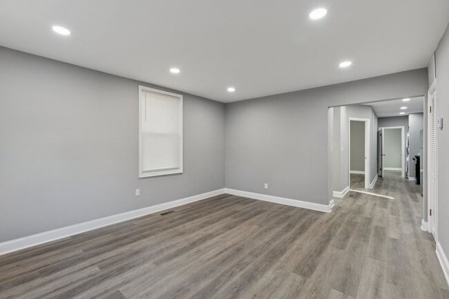 Photo - 405 34th St SE