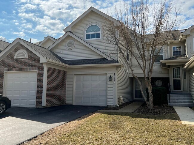 Photo - 809 N Shady Oaks Dr Townhome