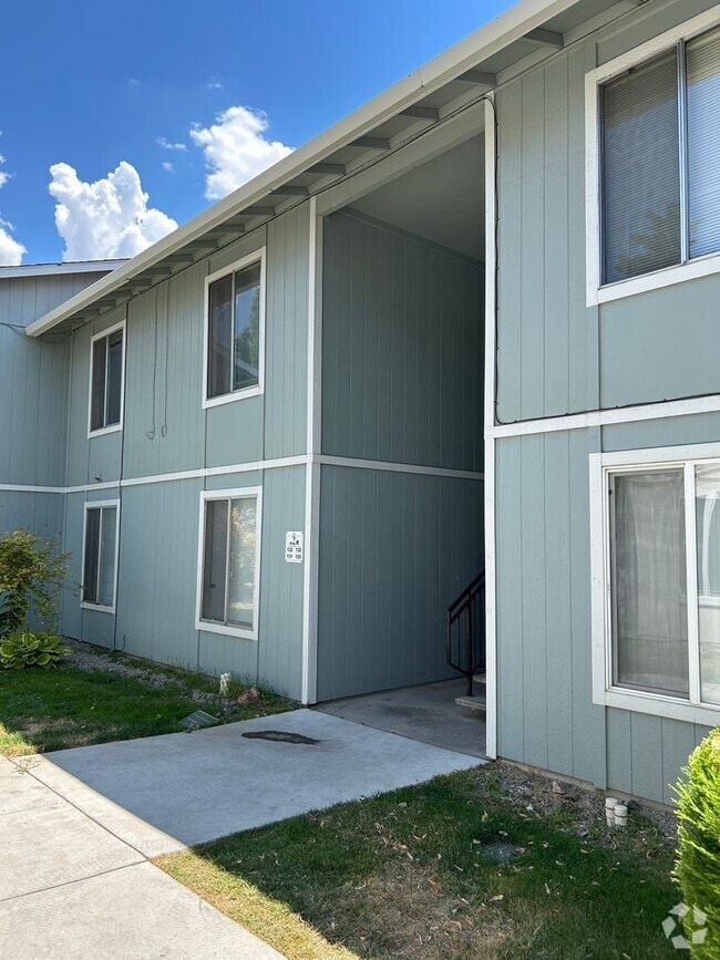 Building Photo - 400 N Saliman Rd Rental