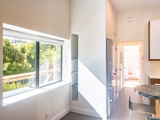 Building Photo - 1Bed/1Bath! Parking! Laundry! Garden! Pet! PROGRESSIVE Unit 988 C Meadowsweet Drive