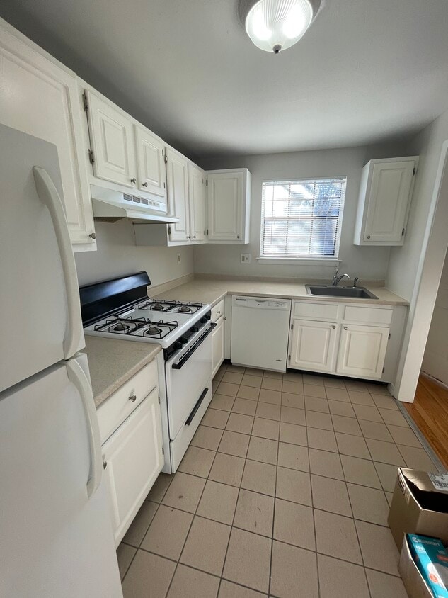 Photo - 98 Sycamore Ln (Manchester, CT)