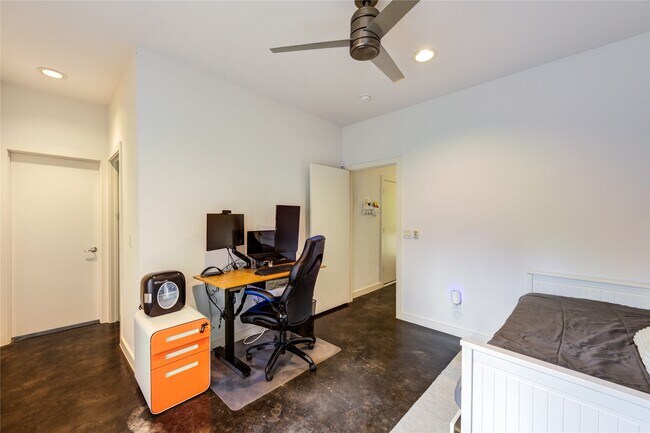 Photo - 5109 Larkin St