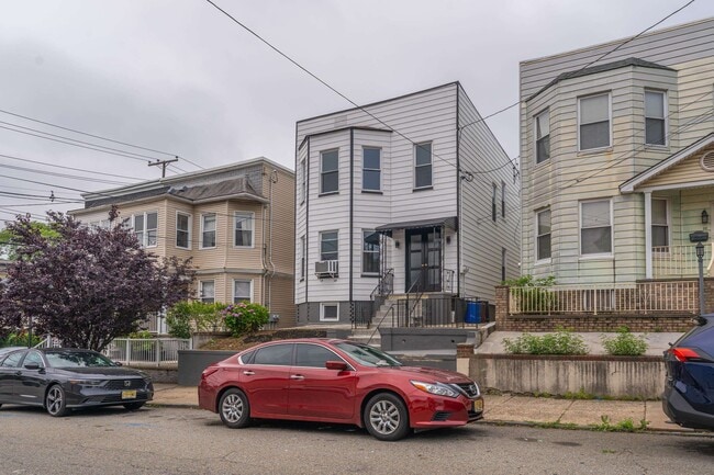 Building Photo - 52 E 48th St