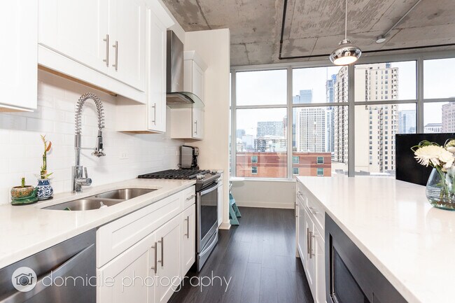 50 E 16th St Unidad 2 bed corner unit in south loop