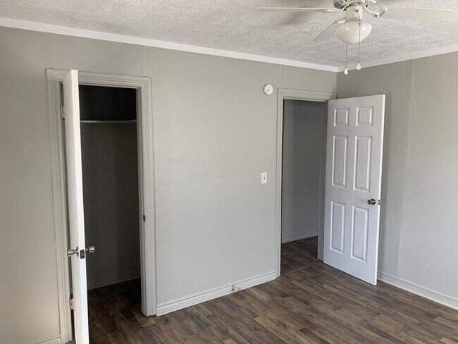 Photo - 204 E Fairchild Dr