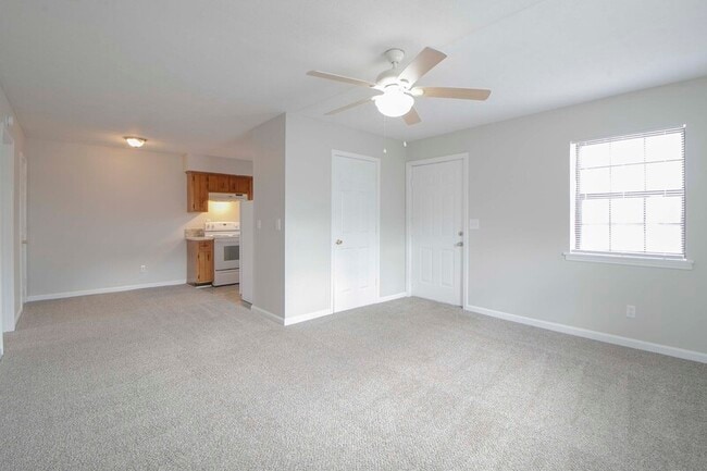 Photo - 24-424 Thompsonville Ln