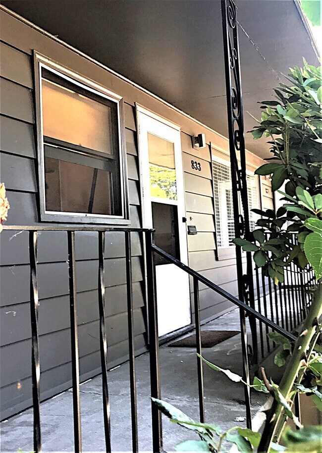 Building Photo - 833 SE 80th Ave Unit 833 Rental