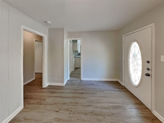 Photo - 3 BR/1BA |Single Family Home |  Gated backyard| In Denton