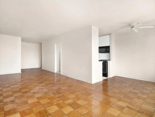 Photo - 392 Central Prk W