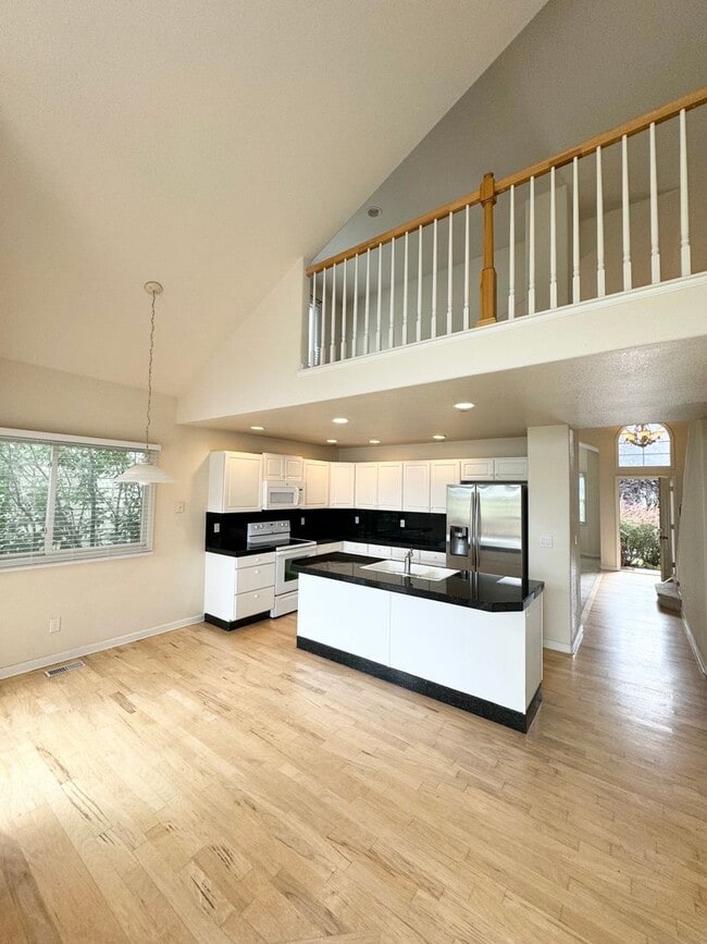 Building Photo - Stunning 4 Bedroom, 3.5 Bath with 3 car attached garage Home in Paragon Estates in Fort Collins, CO