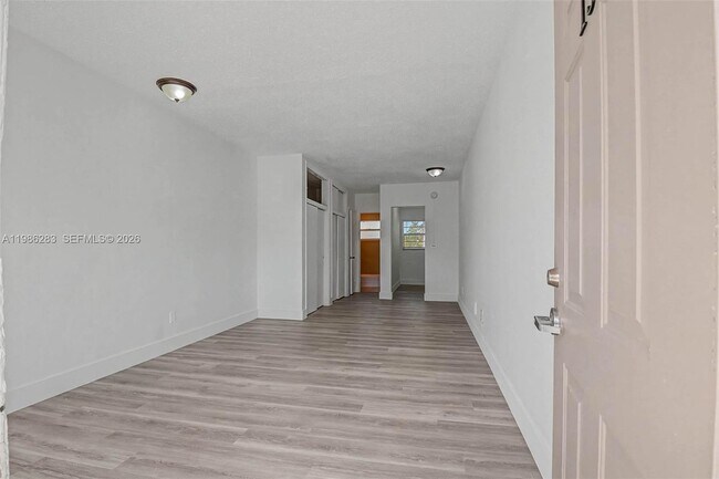 Photo - 1685 Jefferson Ave Unidad 15