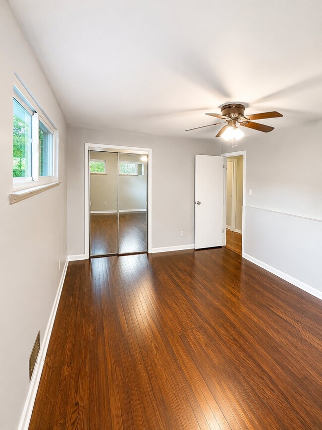 Photo - 1447 Iowa Ave