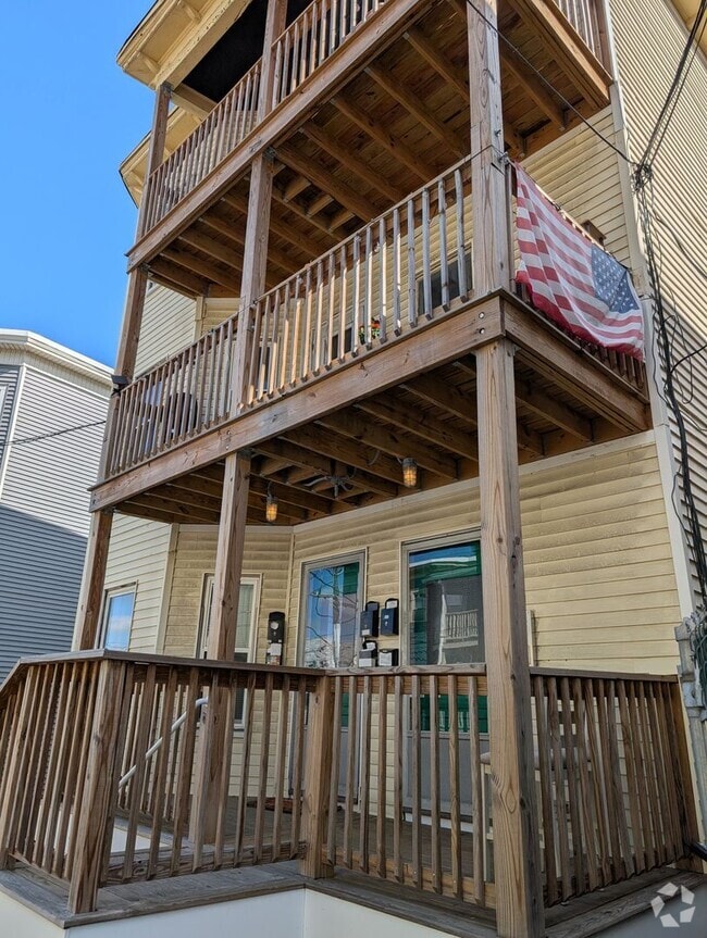 Building Photo - 185 Lowell St Unit 3 Rental