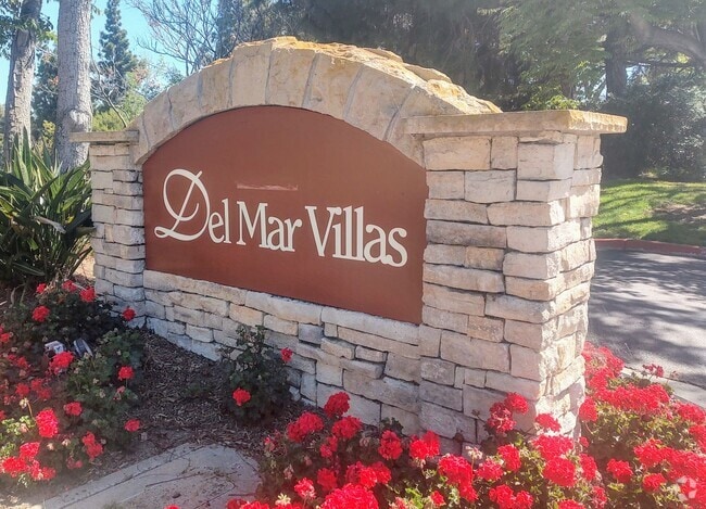 Building Photo - Beautiful 2 Bedroom Condo in Del Mar Villas Unit 218