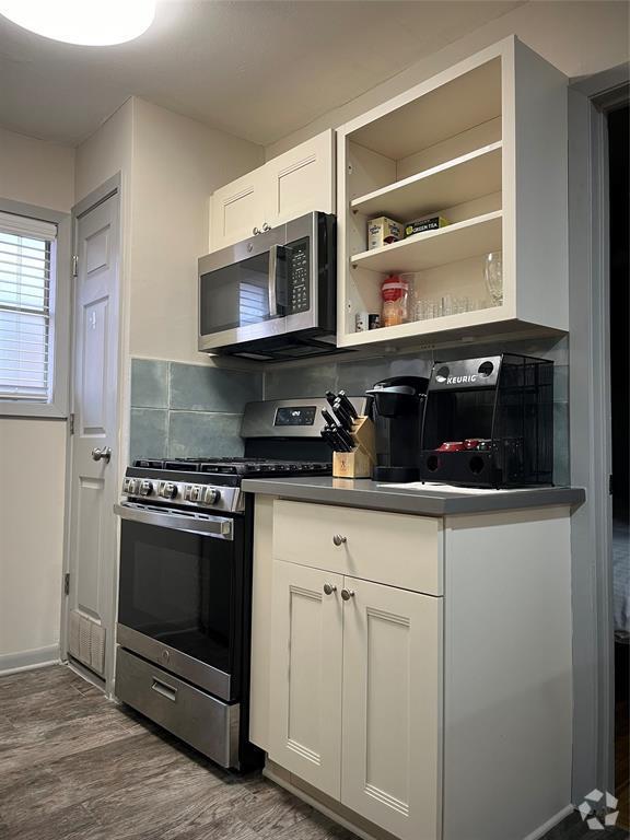 Building Photo - 2519 Calumet St Unit 2 Rental