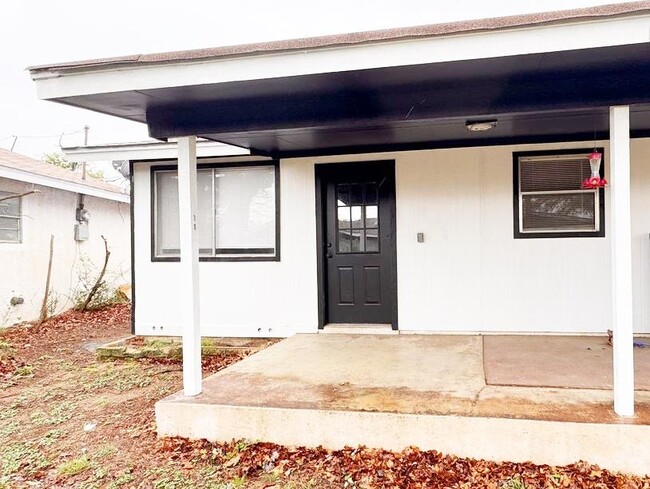 Photo - 106 Logan Dr Casa