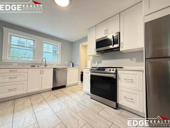 Building Photo - 9 Brooksdale Rd Unit 1