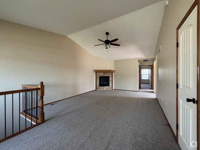 Building Photo - 1931 N Springbrook St Rental