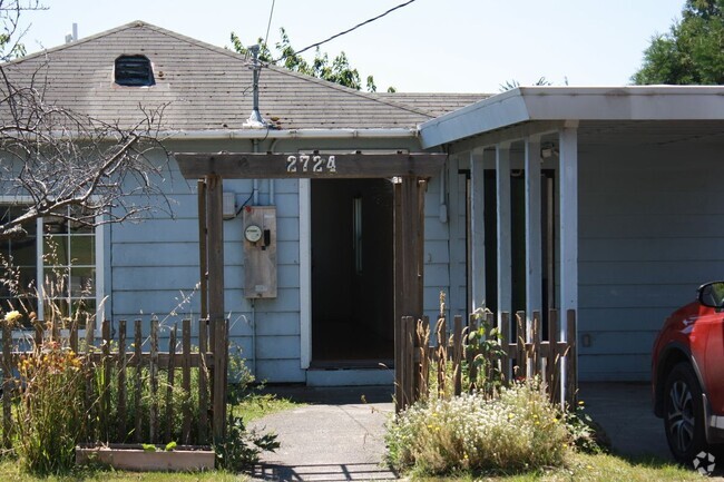 Building Photo - 2724 Rohnerville Rd Rental