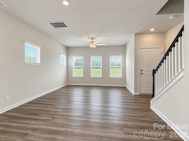 Photo - 6518 Harlech St