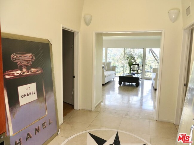 Photo - 811 Linda Flora Dr