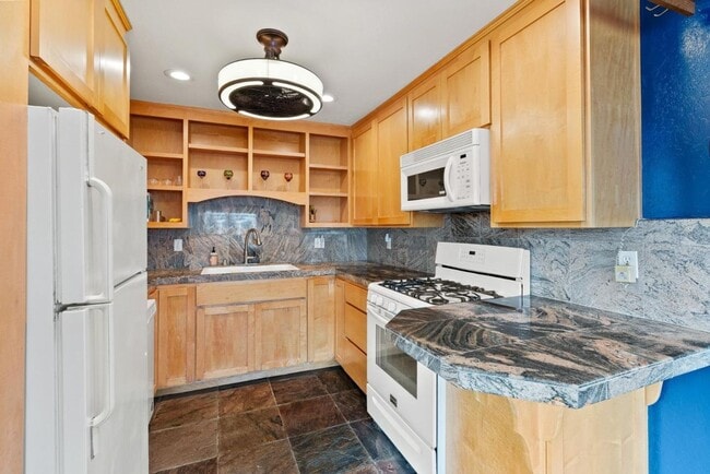 Photo - 531 Dufour St Unit #front