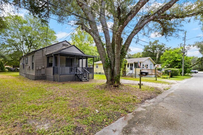 Photo - REDUCED RENT! 3 bedroom HOUSE with large y...