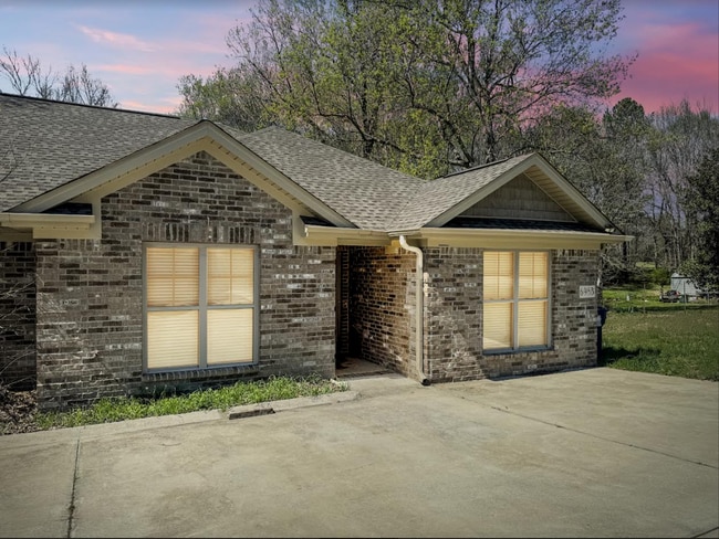 Photo - 698 Mulberry Rd