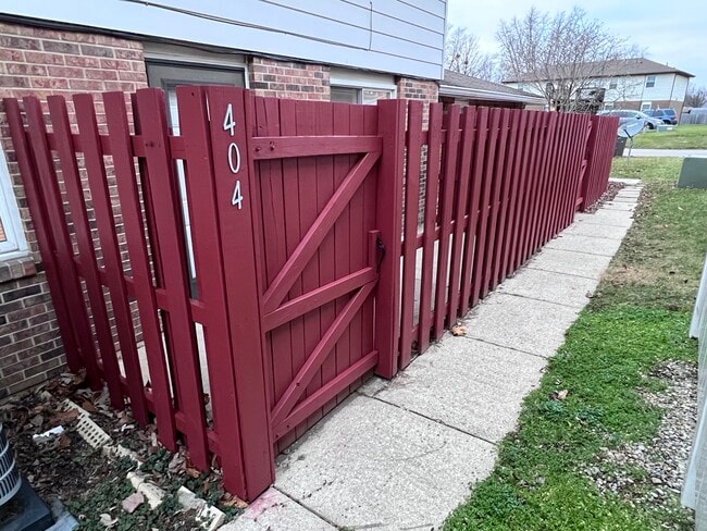 Building Photo - 1219 Hilltop Dr Unit 404