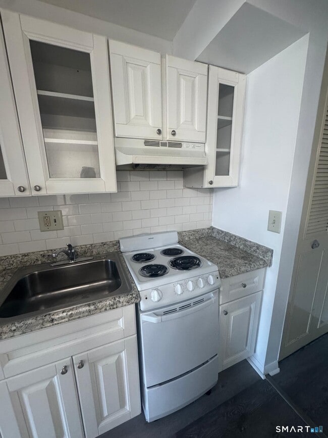 Building Photo - 155 Birdseye St Unit c3