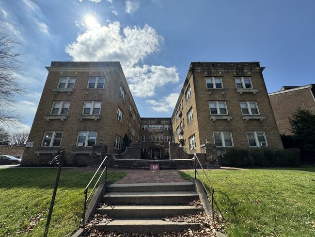 Building Photo - 1615-1625 East Ave Unit 305
