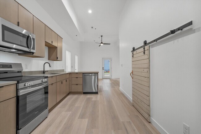 Photo - 308 Oak St Unit 101