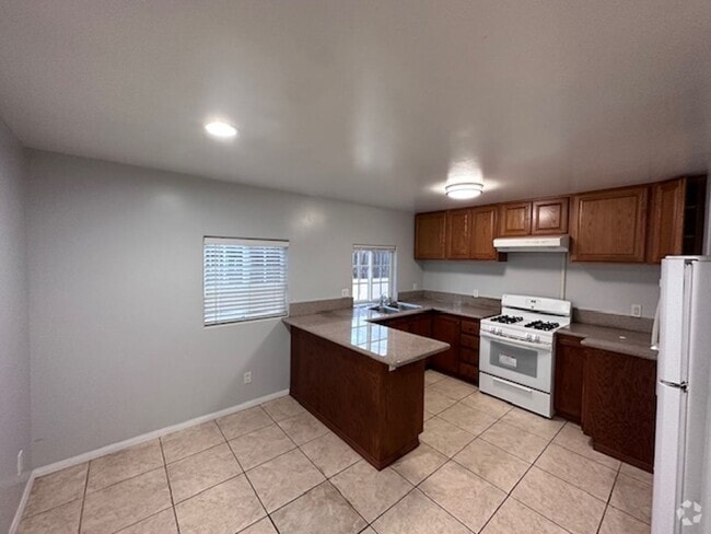 Building Photo - Charming 2 bed+1 bath + bonus office avail... Rental